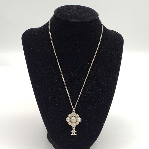 Authentic CHANEL CC with stone Necklace Silver Color - Picture 3 of 12